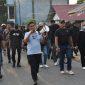 Aparat gabungan menggerebek kawasan yang diduga menjadi lokasi peredaran narkoba di Kelurahan Kayumalue, Kota Palu, Senin (12/10/2026). (Foto: Istimewa)