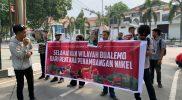Sejumlah aktivis tergabung dalam Koalisi Selamatkan Bualemo menggelar aksi di depan Kantor DPRD Sulteng, Kota Palu, Jumat (30/10/2026). (Foto: Istimewa)